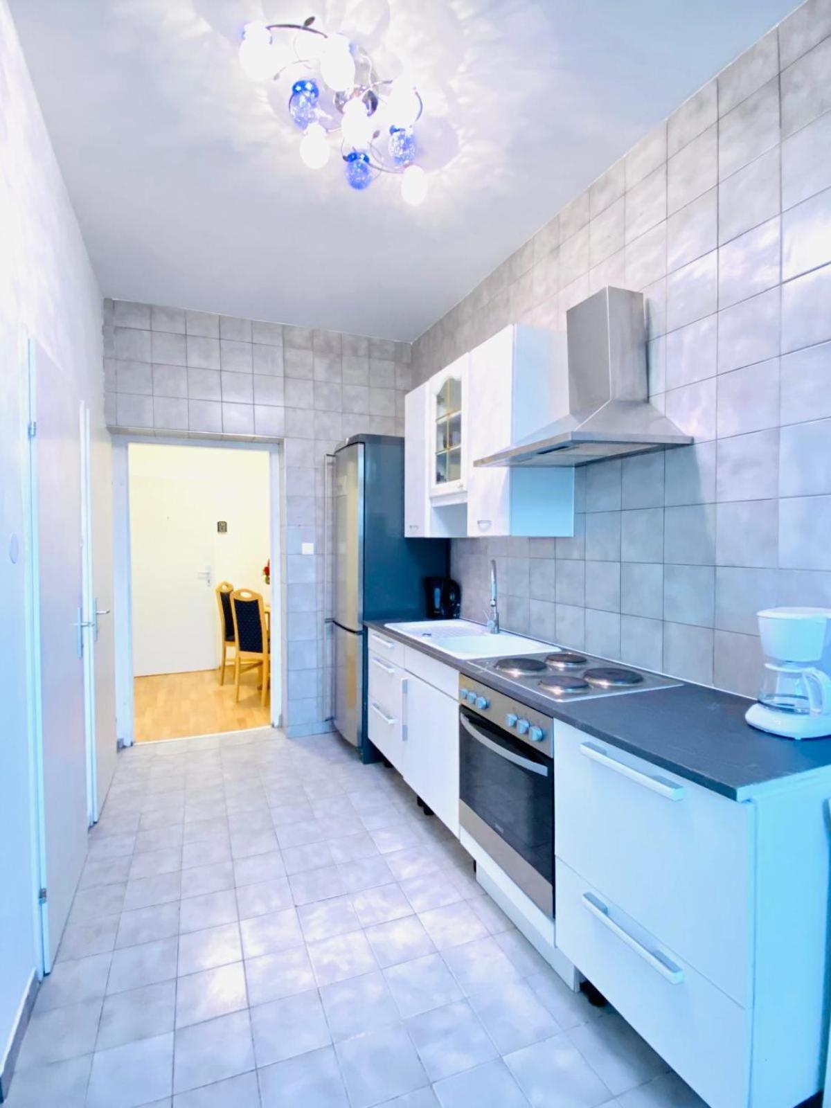 Bright 5Br Shared Apartment W Great Transport Link Wina Bagian luar foto