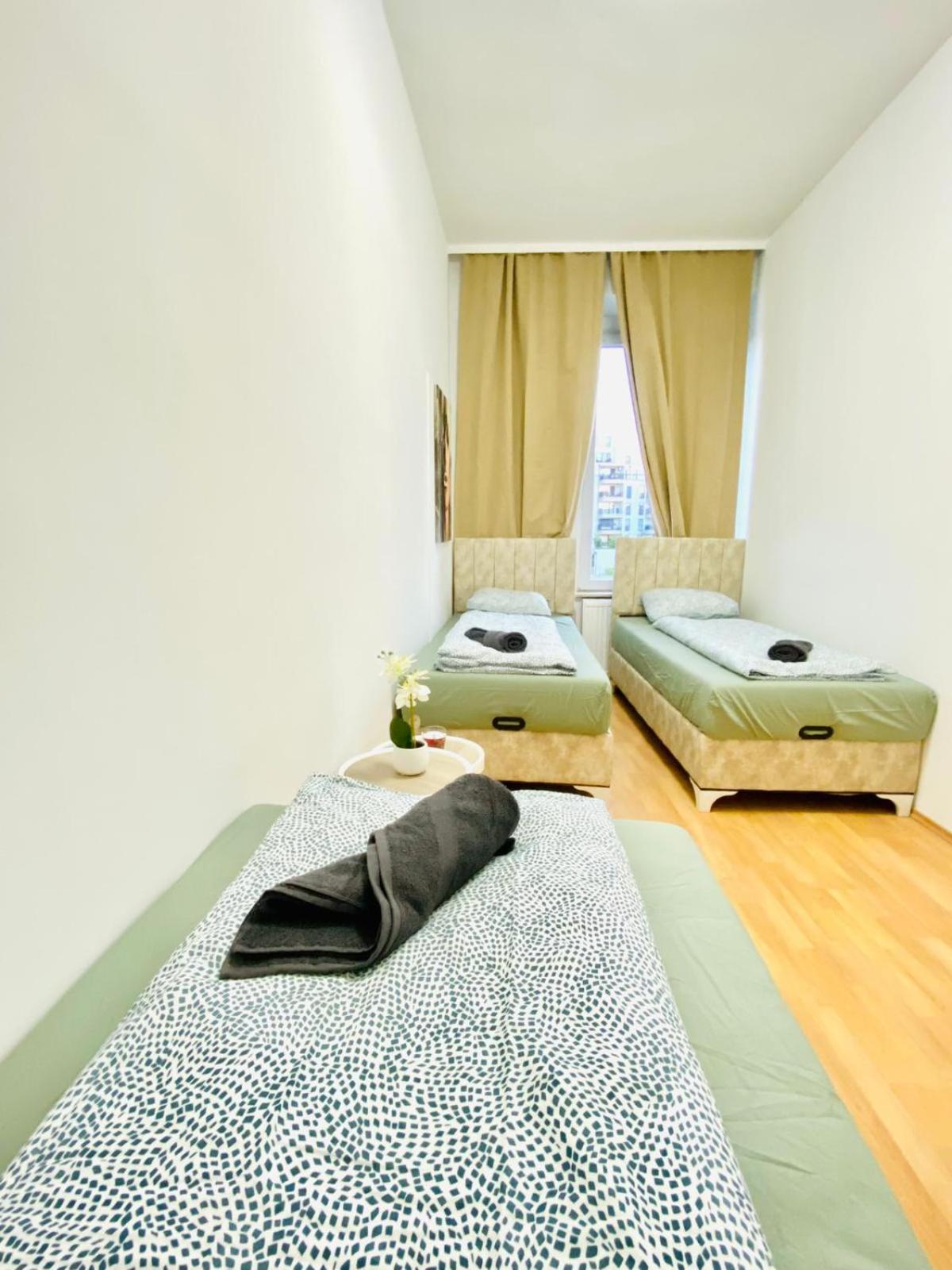 Bright 5Br Shared Apartment W Great Transport Link Wina Bagian luar foto