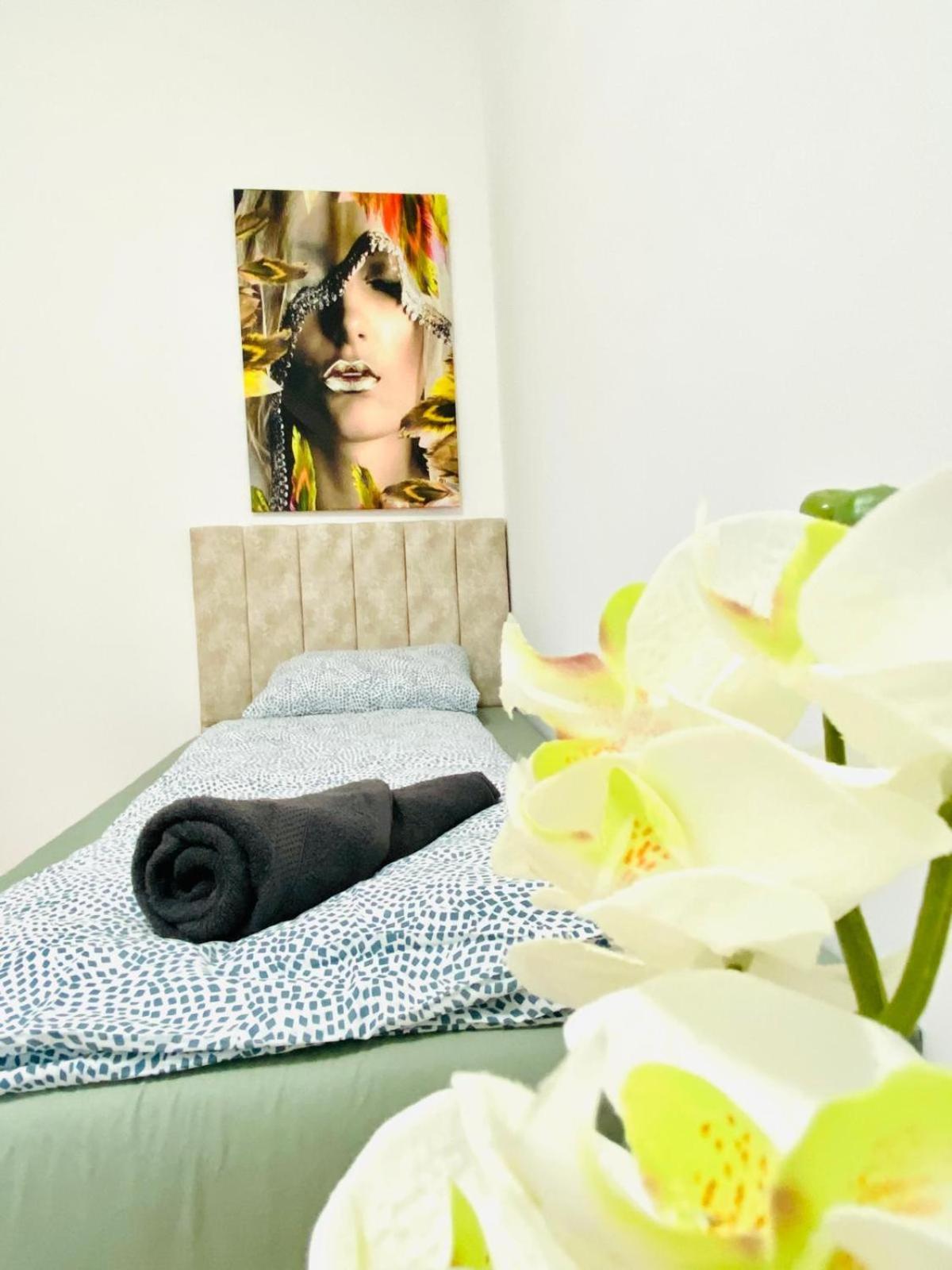 Bright 5Br Shared Apartment W Great Transport Link Wina Bagian luar foto