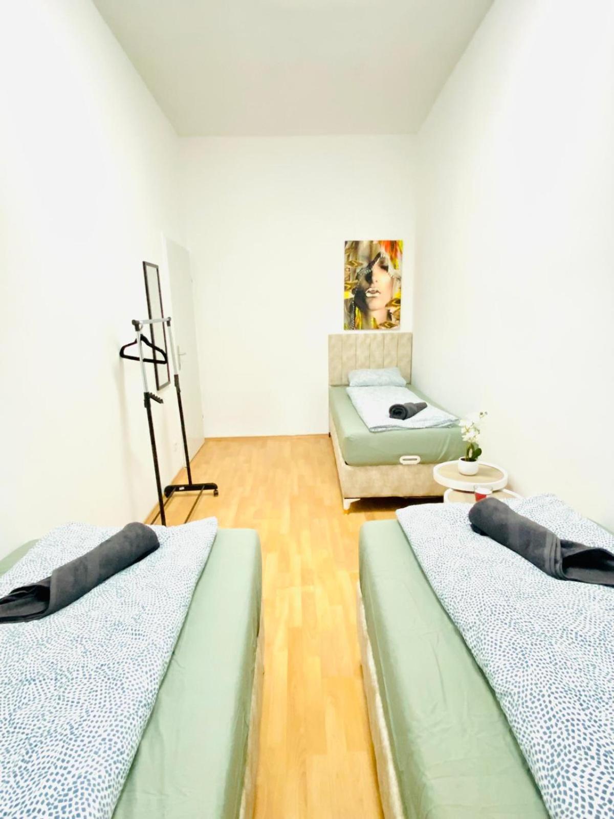 Bright 5Br Shared Apartment W Great Transport Link Wina Bagian luar foto