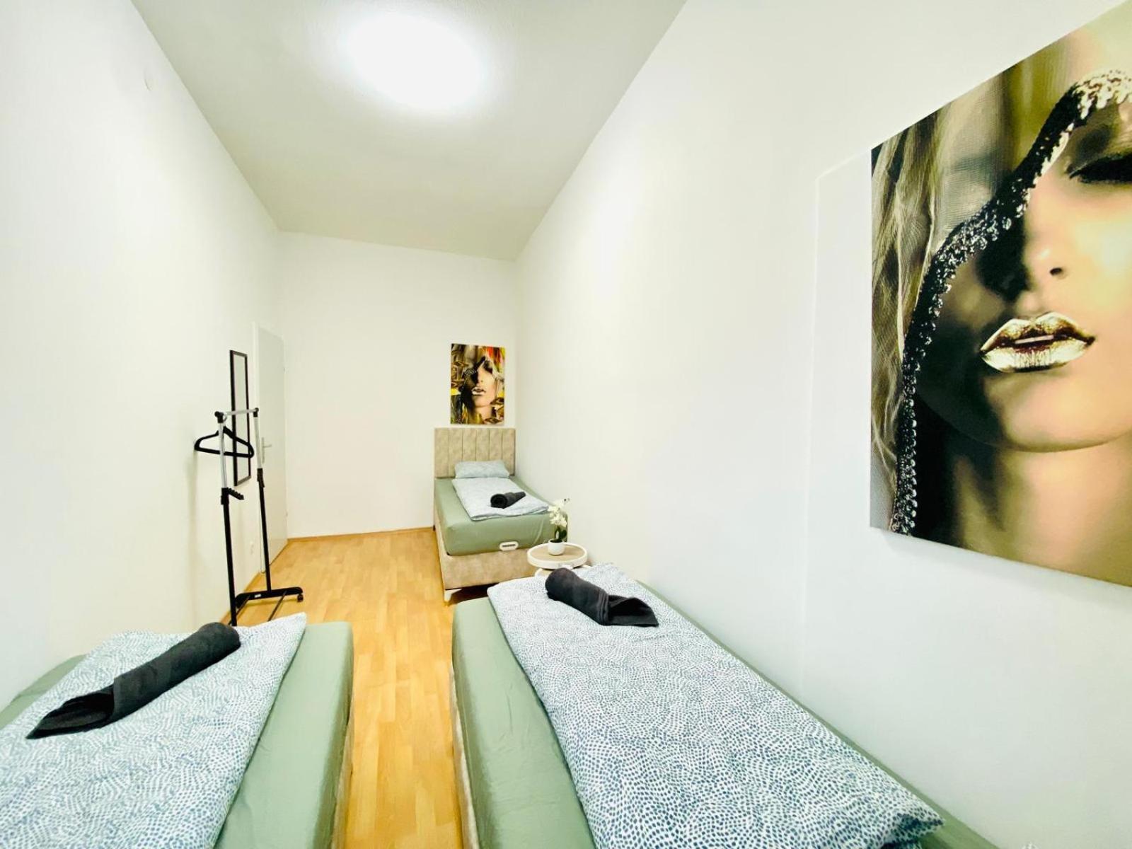 Bright 5Br Shared Apartment W Great Transport Link Wina Bagian luar foto