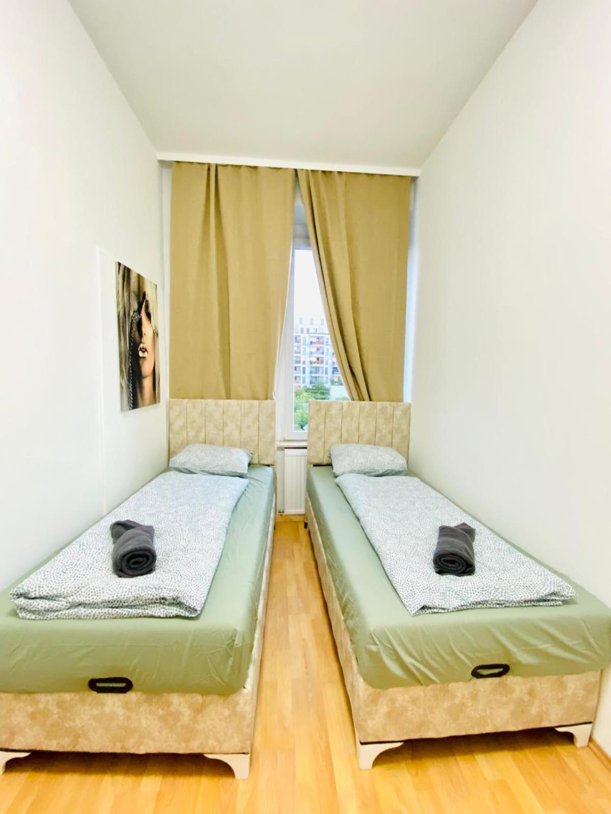 Bright 5Br Shared Apartment W Great Transport Link Wina Bagian luar foto