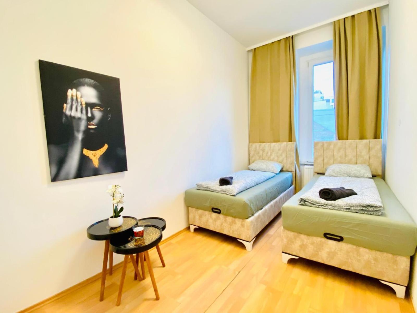 Bright 5Br Shared Apartment W Great Transport Link Wina Bagian luar foto