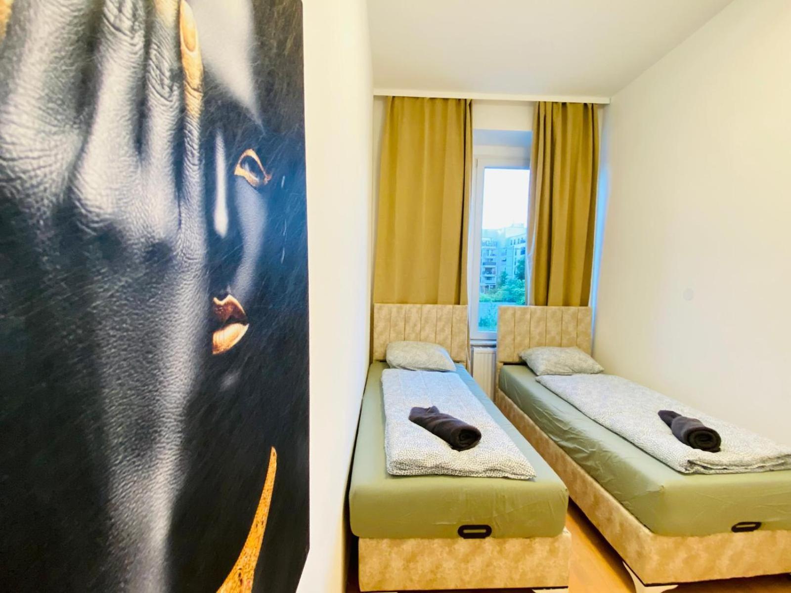 Bright 5Br Shared Apartment W Great Transport Link Wina Bagian luar foto
