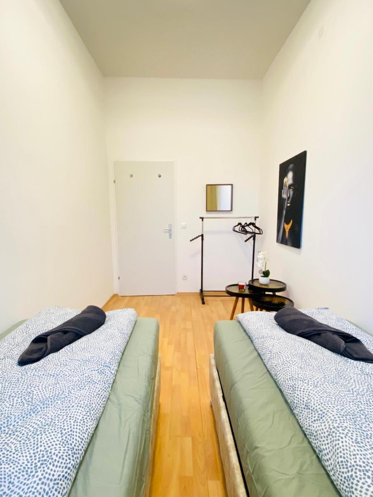 Bright 5Br Shared Apartment W Great Transport Link Wina Bagian luar foto