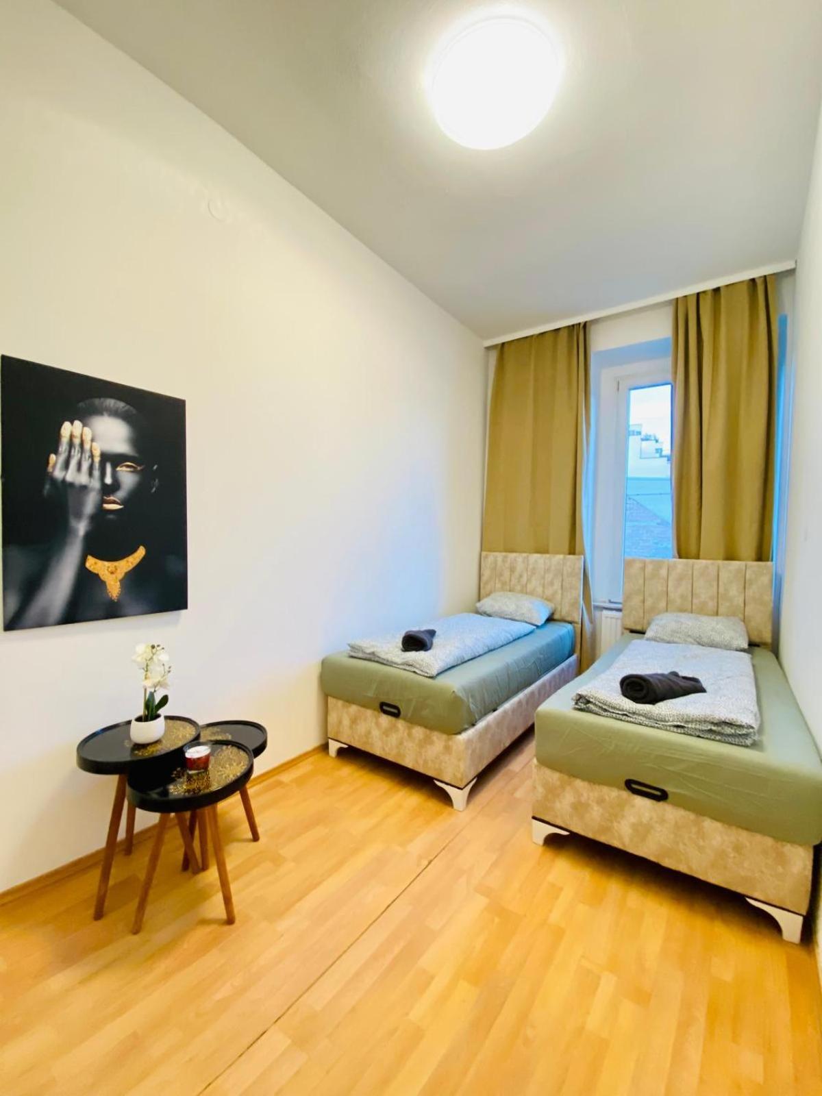 Bright 5Br Shared Apartment W Great Transport Link Wina Bagian luar foto