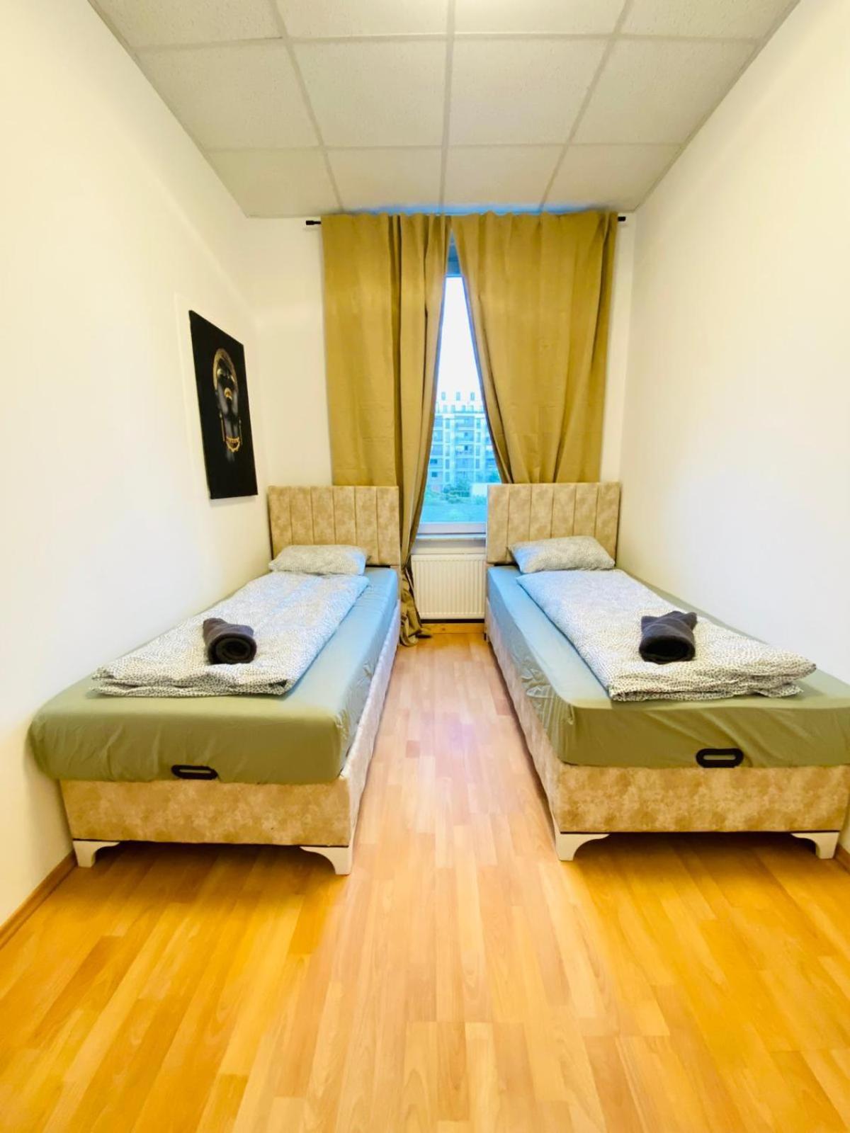 Bright 5Br Shared Apartment W Great Transport Link Wina Bagian luar foto