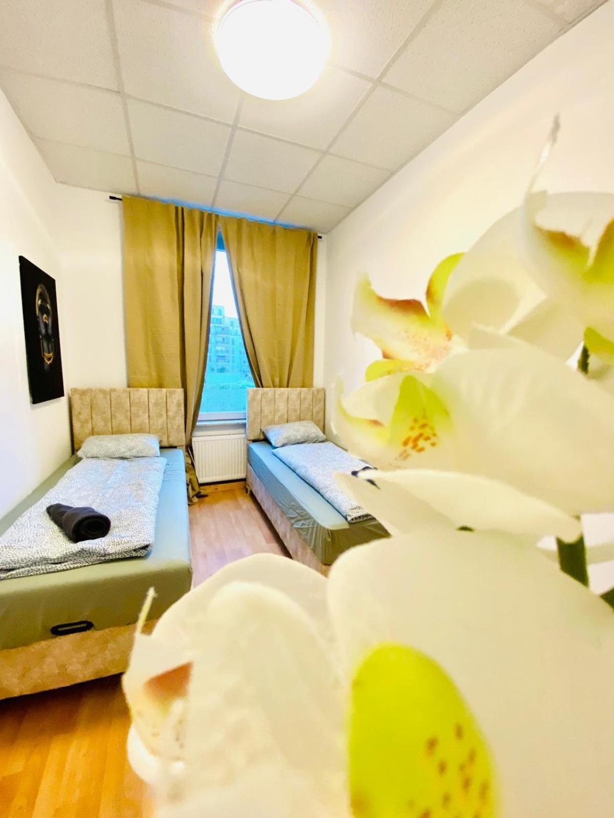 Bright 5Br Shared Apartment W Great Transport Link Wina Bagian luar foto