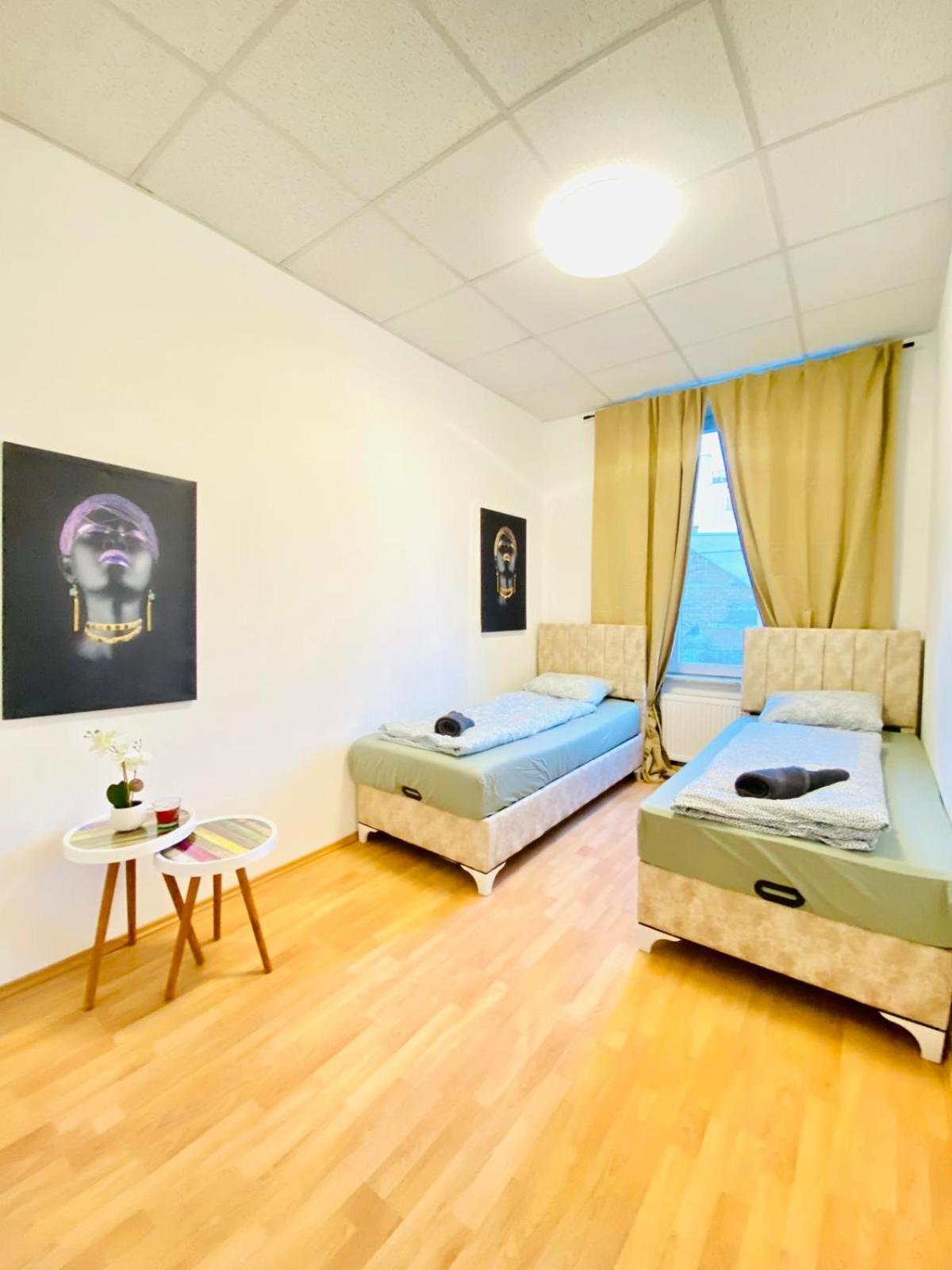Bright 5Br Shared Apartment W Great Transport Link Wina Bagian luar foto