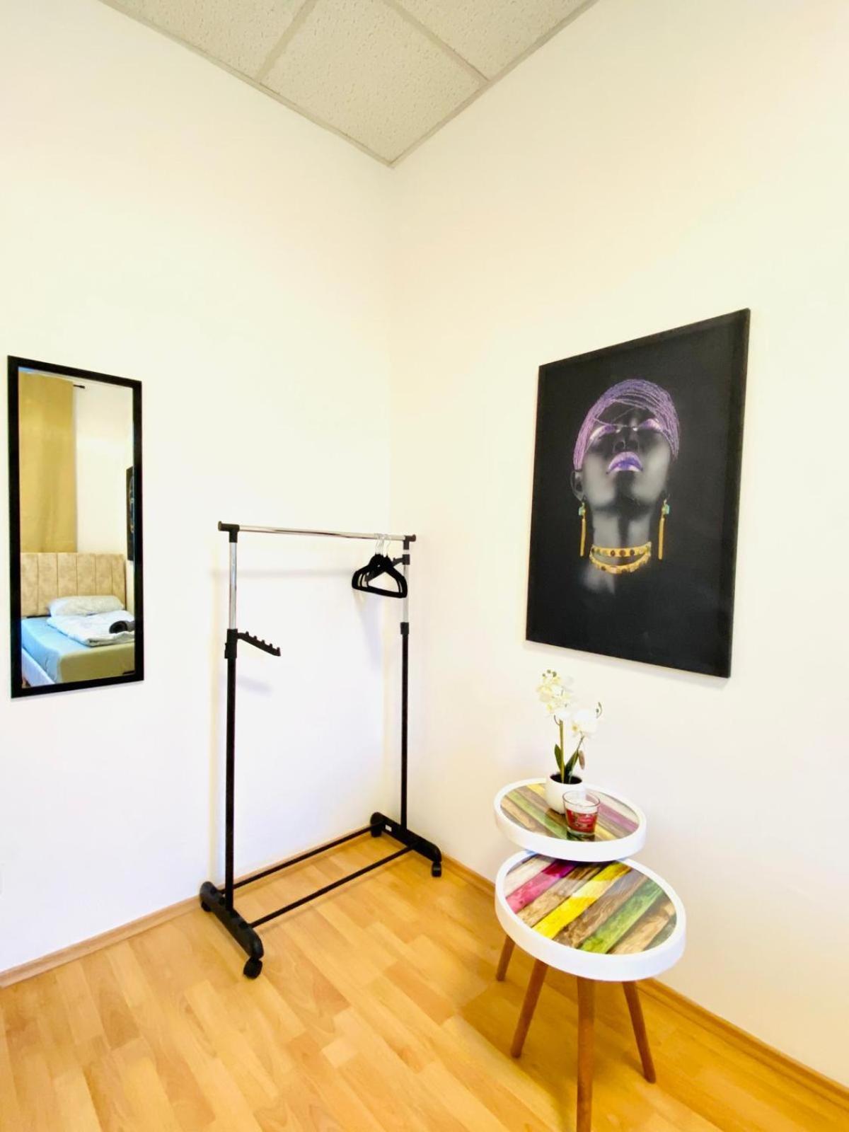 Bright 5Br Shared Apartment W Great Transport Link Wina Bagian luar foto