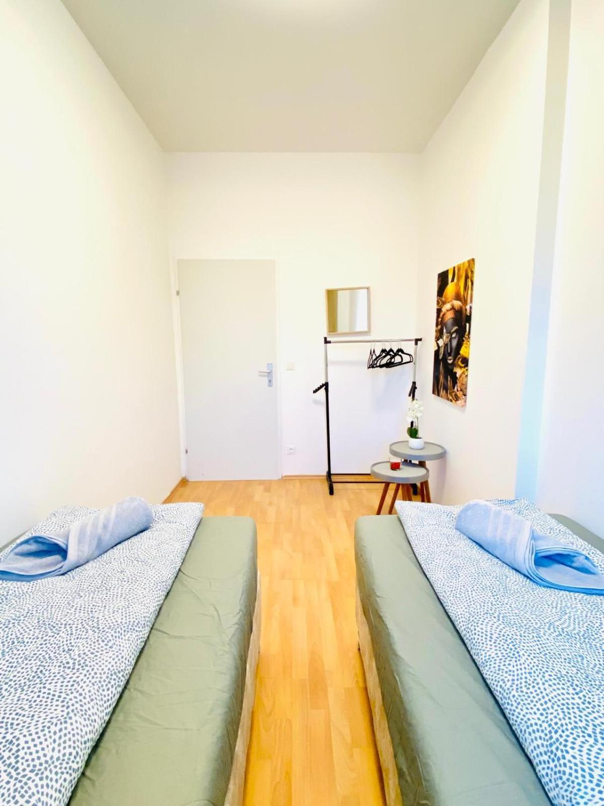 Bright 5Br Shared Apartment W Great Transport Link Wina Bagian luar foto