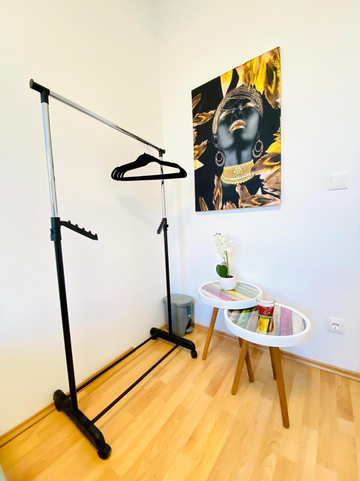 Bright 5Br Shared Apartment W Great Transport Link Wina Bagian luar foto