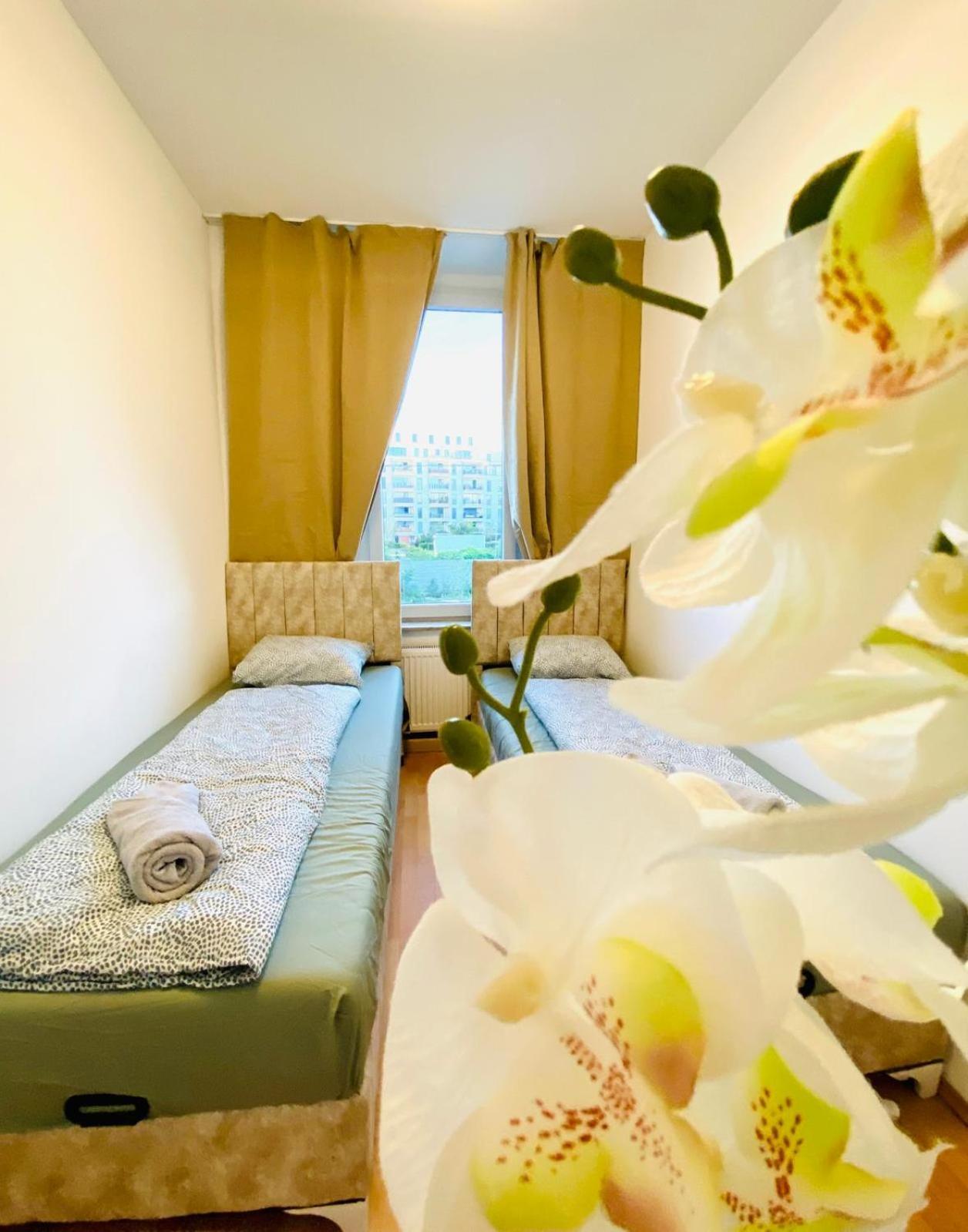 Bright 5Br Shared Apartment W Great Transport Link Wina Bagian luar foto