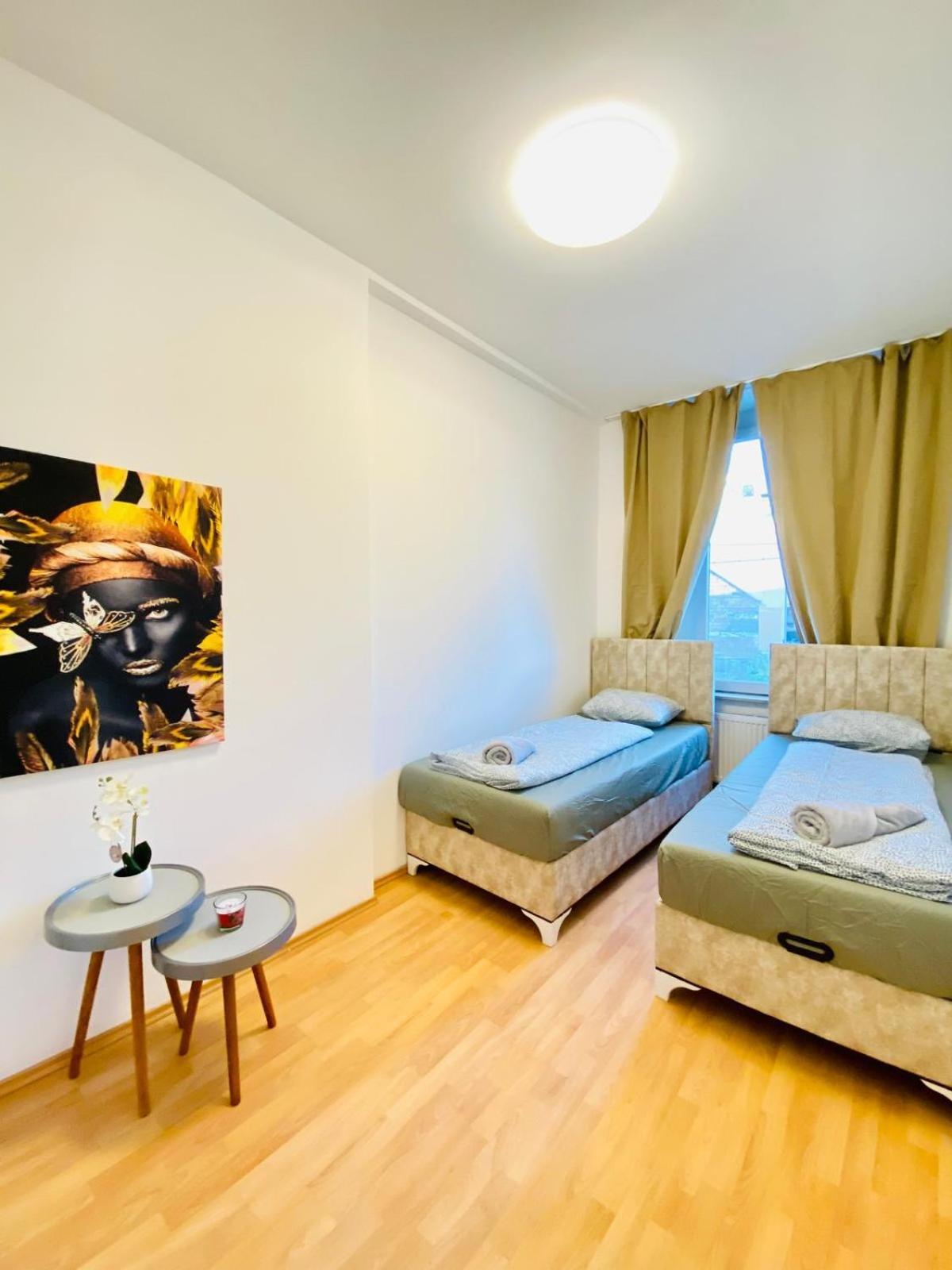 Bright 5Br Shared Apartment W Great Transport Link Wina Bagian luar foto