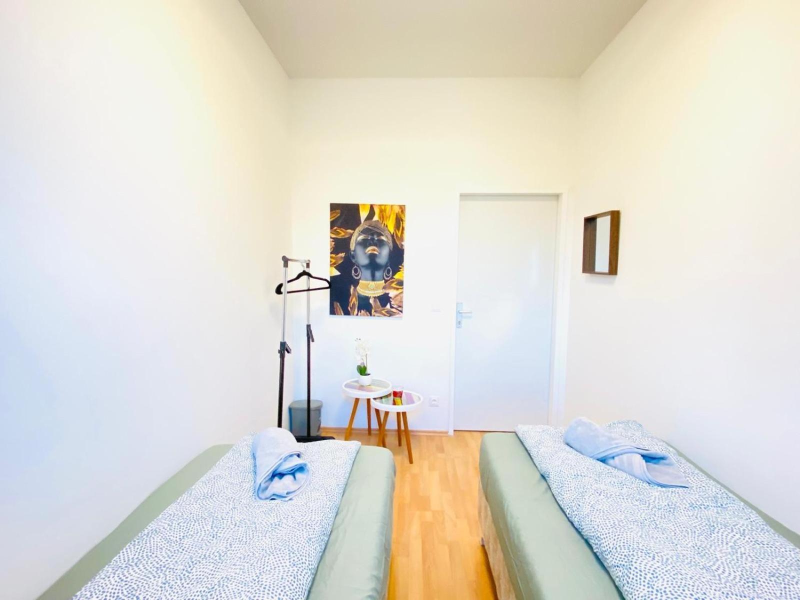 Bright 5Br Shared Apartment W Great Transport Link Wina Bagian luar foto